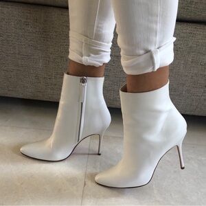 Manolo Blahnik White Heeled Booties Size 39,5